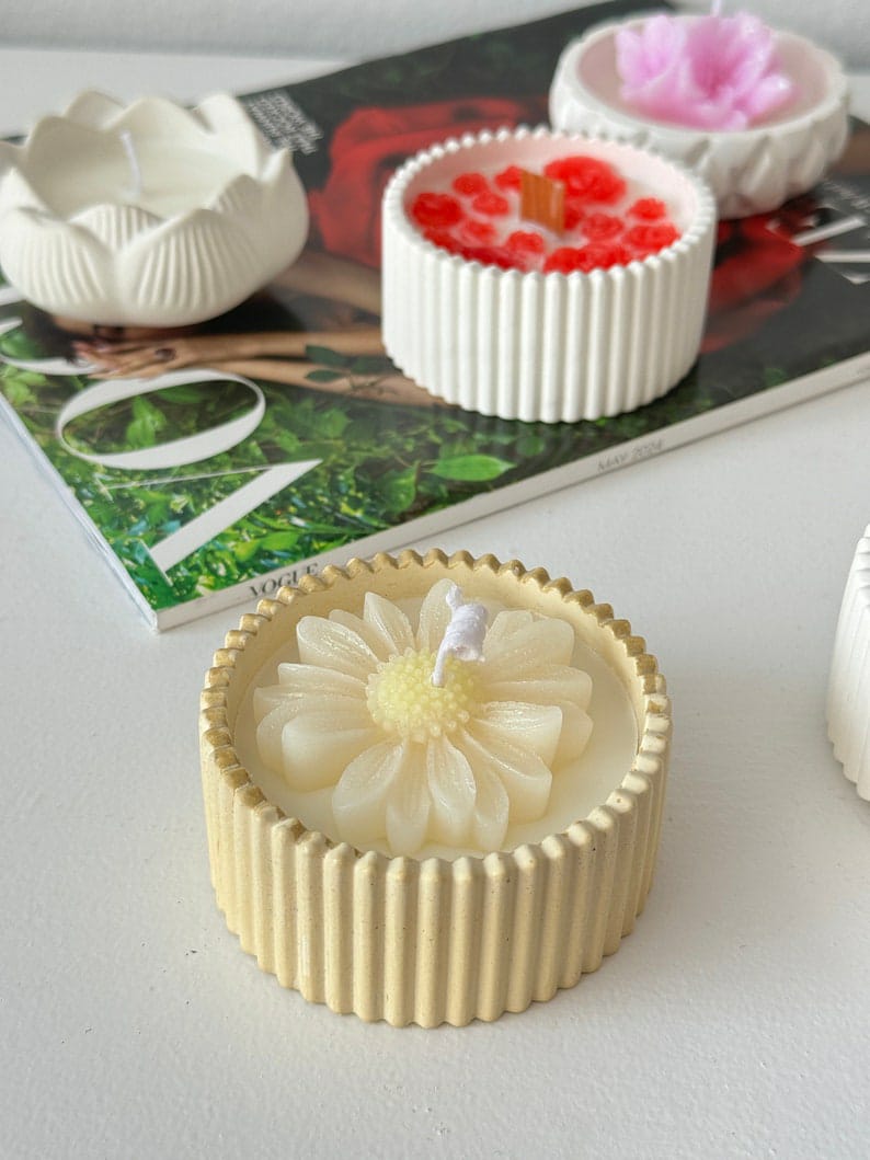 Daisy Candle in a Ribbed Jar