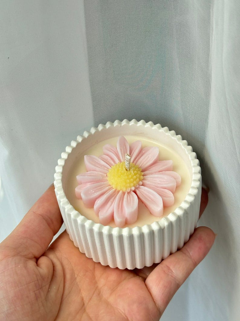 Daisy Candle in a Ribbed Jar