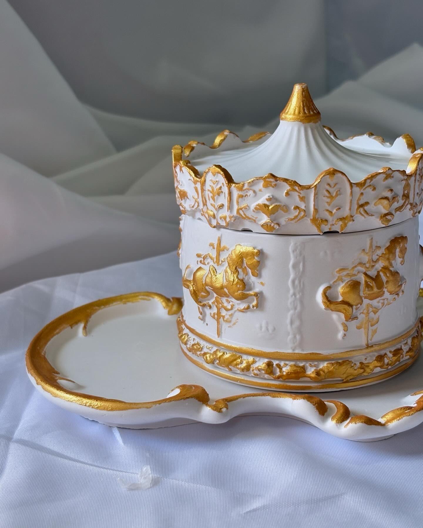 Crousel and Tray Set